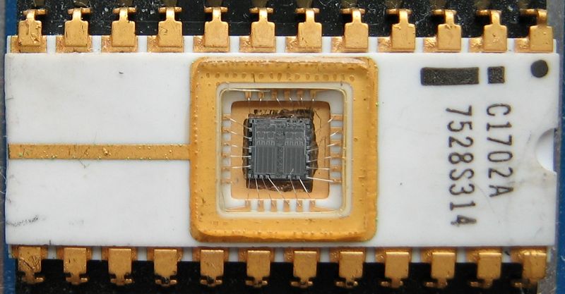 Soubor:EPROM Intel C1702A.jpg