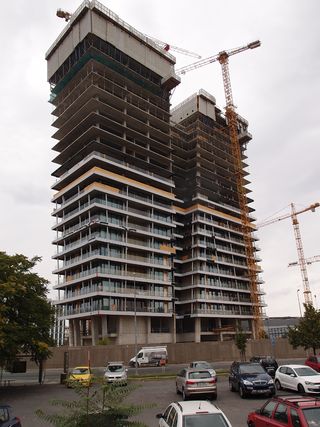 V Tower je třicetipatrový 104 metrů vysoký mrakodrap se 130 byty