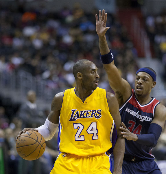 Soubor:Kobe Bryant, Paul Pierce-December-2014-Flickr.jpg