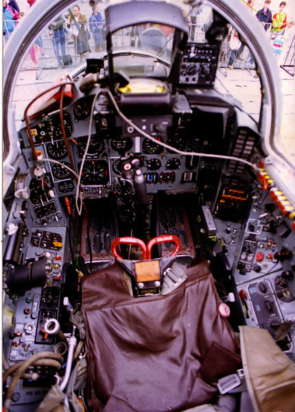 Soubor:MiG-29 cockpit 3.jpg