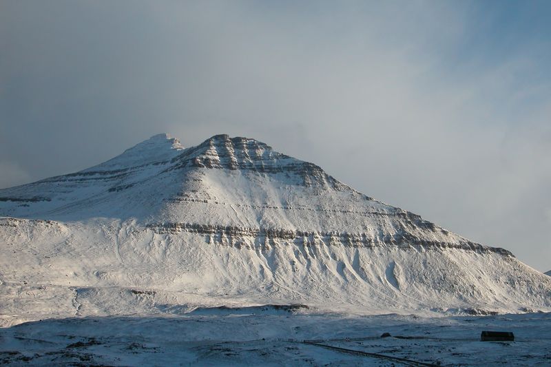 Soubor:Slættaratindur, Faroe Islands.JPG