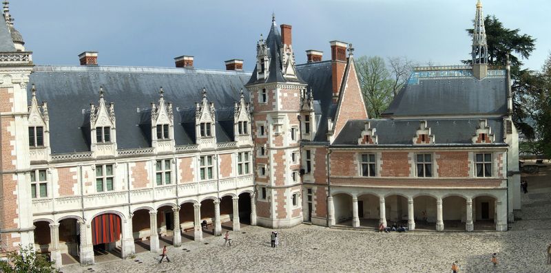 Soubor:Blois LouisXII interior.jpg