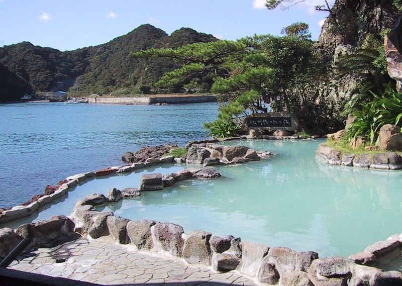 Soubor:Onsen in Nachikatsuura, Japan.jpg