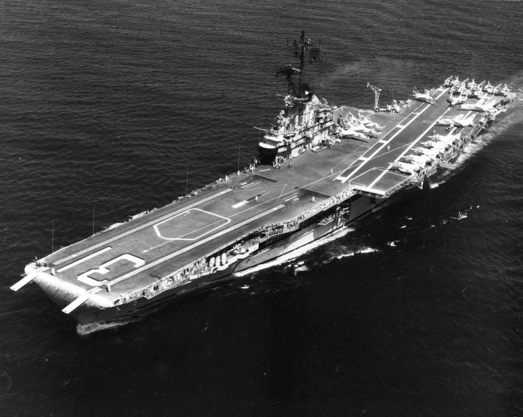 Soubor:USS Bon Homme Richard.jpg