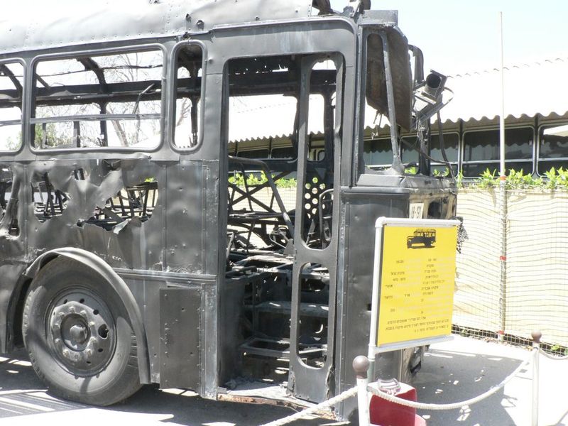 Soubor:1978-bus-attack02.jpg