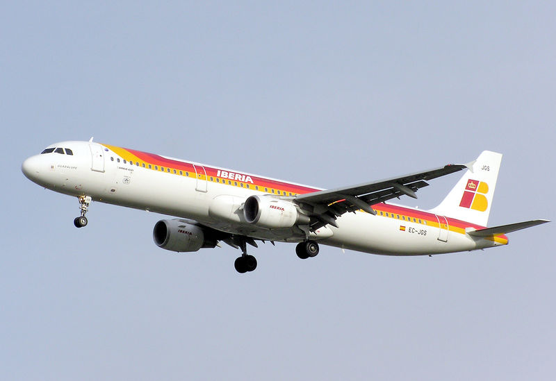 Soubor:Iberia.a321-200.ec-jgs.arp.jpg