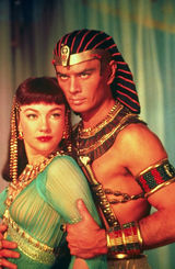 Anne Baxter a Yul Brynner (1956)