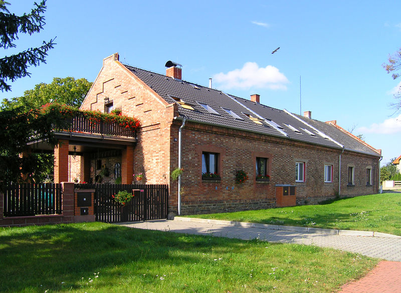 Soubor:House in Nupaky.jpg