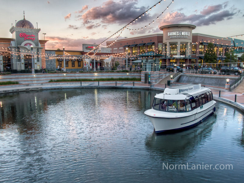 Soubor:The Woodlands Waterway Cruisers-Flickr.jpg