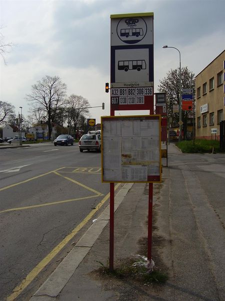 Soubor:Hostivice-Autobusova zastavka.jpg