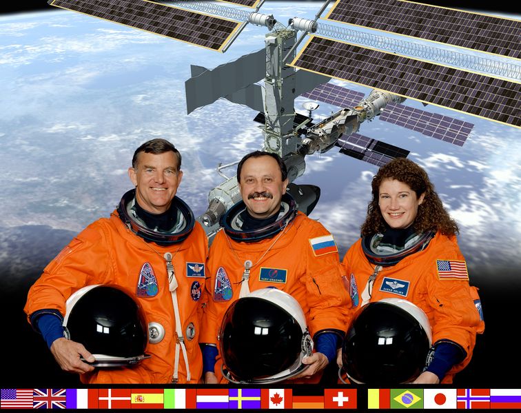 Soubor:ISS Expedition 2 crew.jpeg