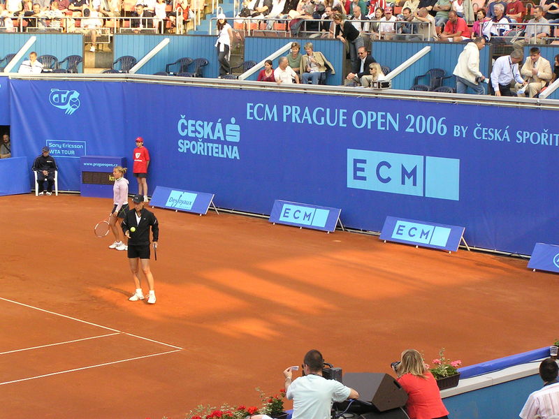 Soubor:MNavratilova-BStrycova-ECM-2006-17.jpg