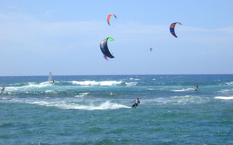 Soubor:Kite surfing Oahu.jpg