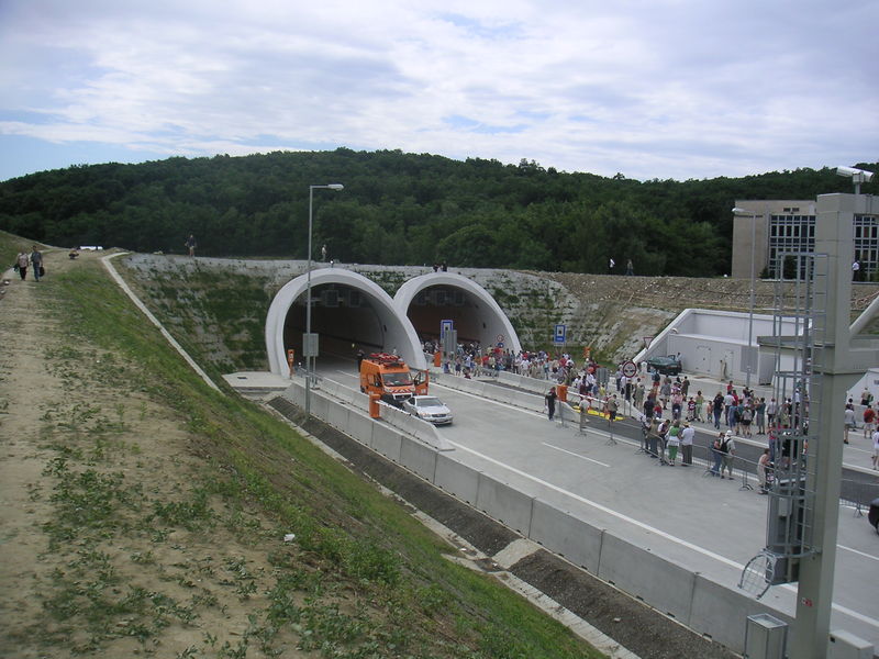 Soubor:Sitina tunnel north.jpg