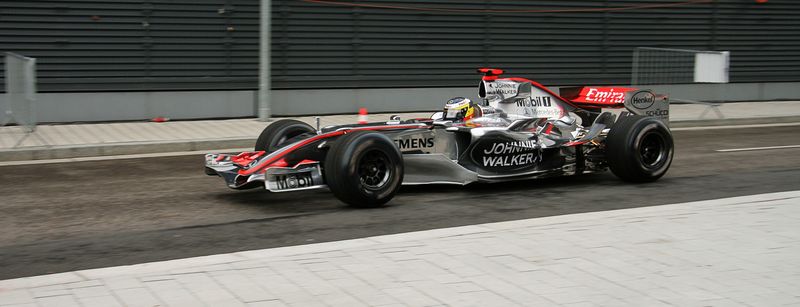 Soubor:F1 car McLarenMercedes 2006.jpg