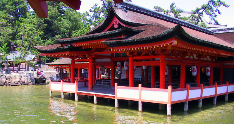 Soubor:Itsukushima floating shrine.jpg