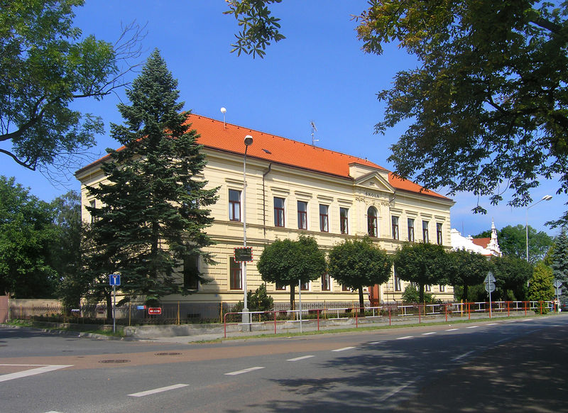 Soubor:Čestlice, School.jpg