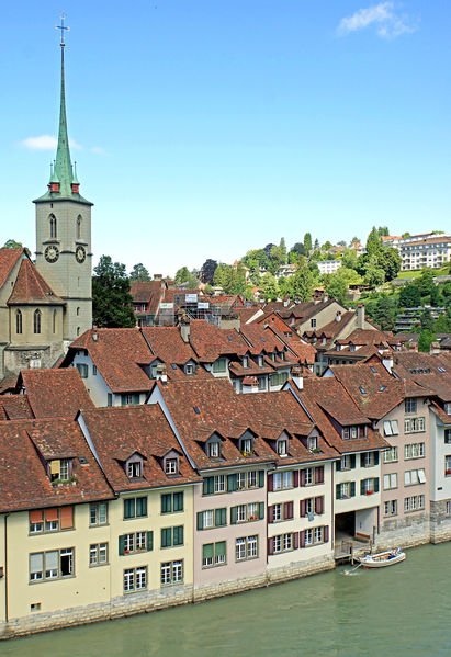 Soubor:Switzerland-03169-Buildings on the River-DJFlickr.jpg