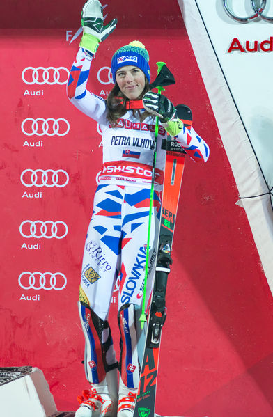 Soubor:Petra Vlhova waving.jpg