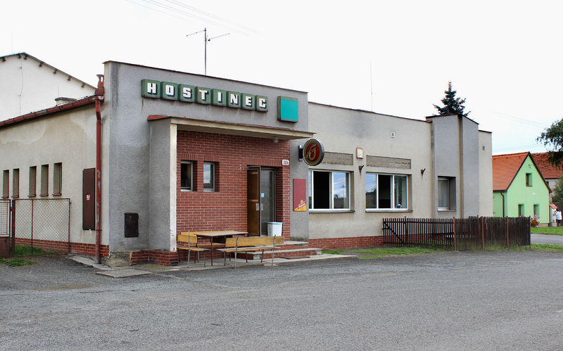 Soubor:Ves Touškov, restaurant.jpg