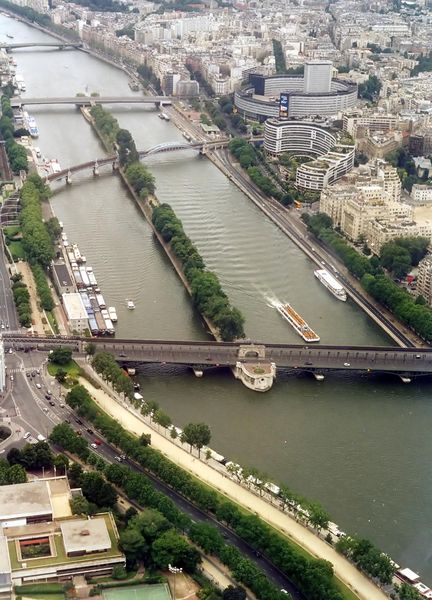 Soubor:Ile.des.cygnes.paris.arp.jpg