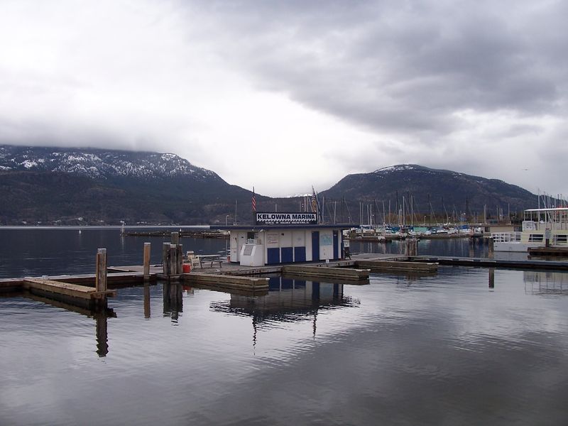 Soubor:Kelowna Lake Oka.jpg