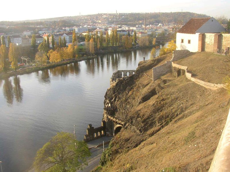 Soubor:Vysehrad Rock Prague CZ.jpg