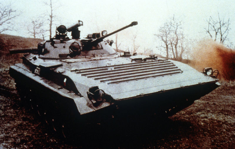 Soubor:BMP-2 front q.jpg