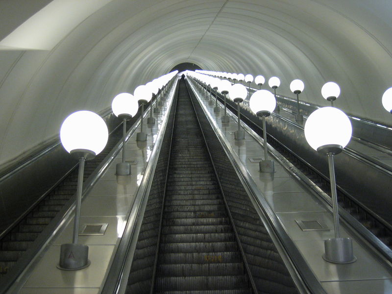 Soubor:Parkpobedy-escalator.jpg