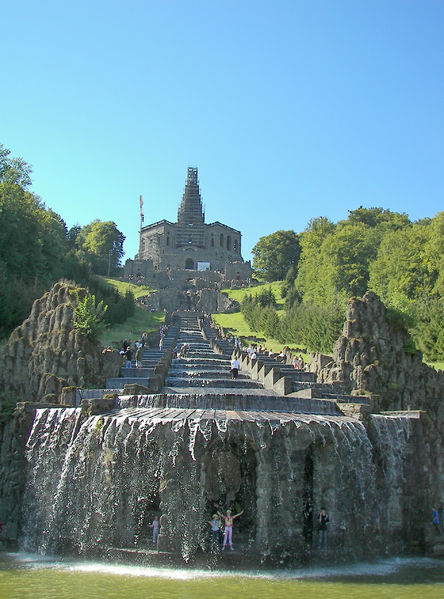 Soubor:Schlosspark Wilhelmshöhe Kaskaden 01.jpg