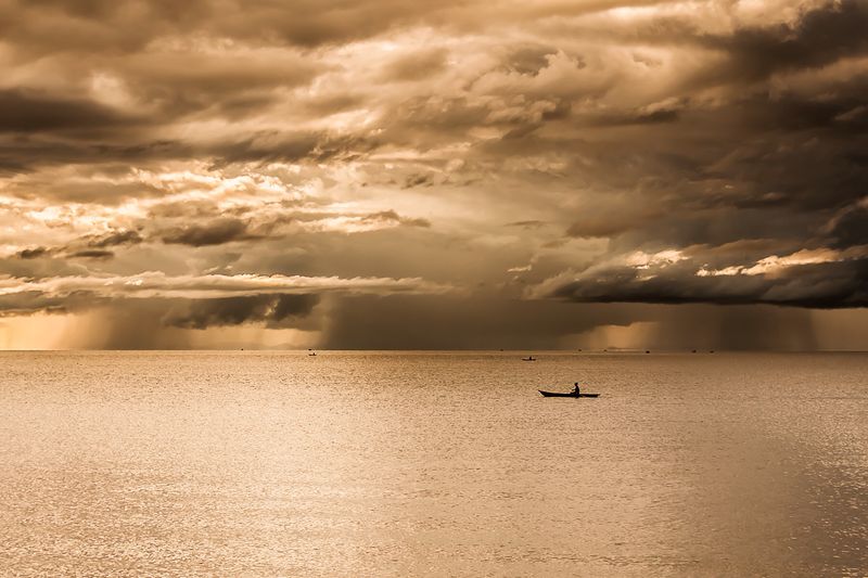 Soubor:Fisherman on the Lake-Flickr.jpg