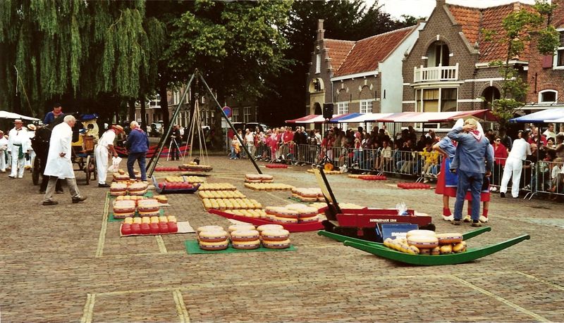 Soubor:Kaasmarkt Edam.jpg