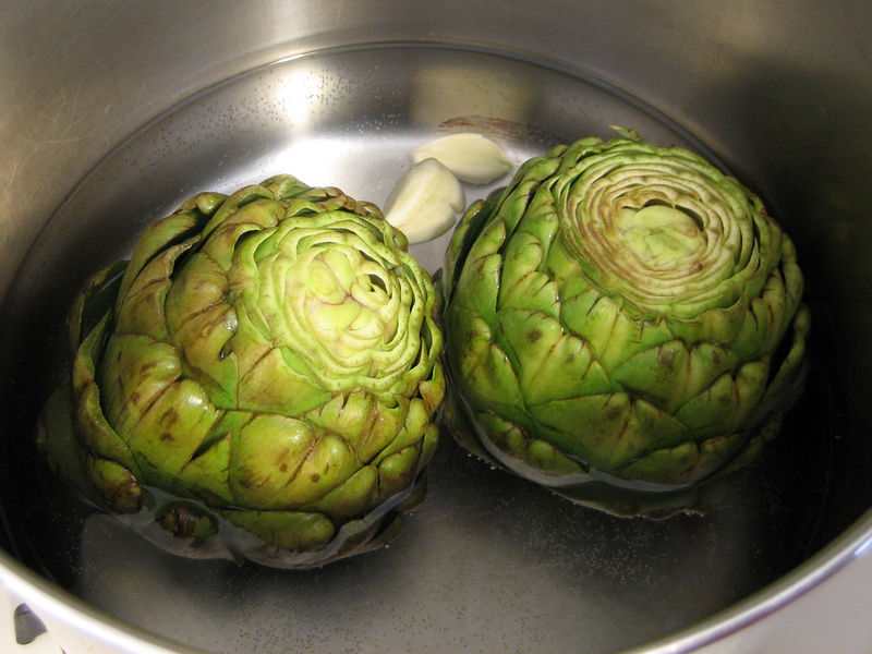 Soubor:Artichokes being cooked.jpg