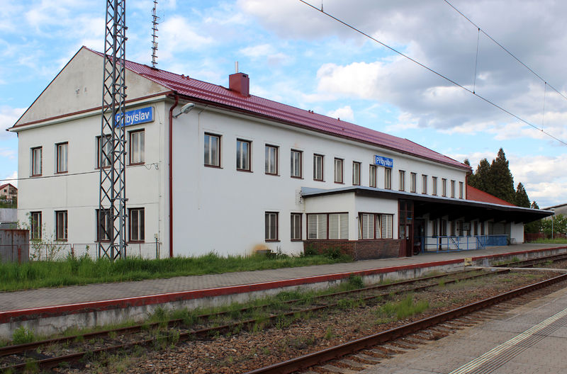 Soubor:Přibyslav, train station 3.jpg