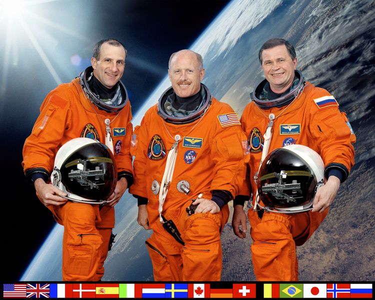 Soubor:ISS Expedition 6 crew.jpg