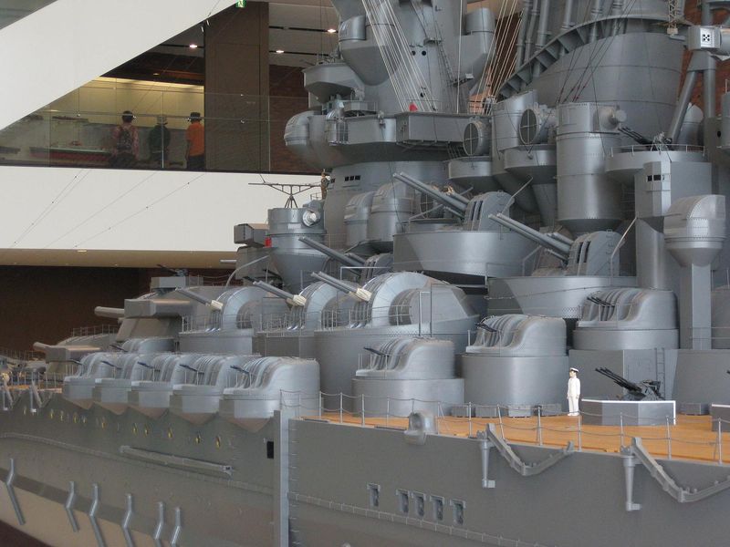 Soubor:Yamato model AA guns.jpg