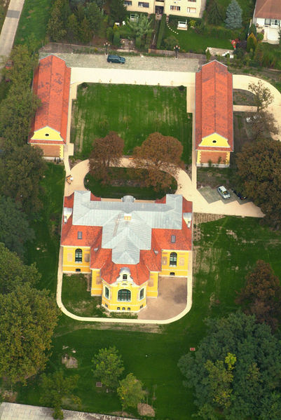 Soubor:Halásztelek - Palace.jpg