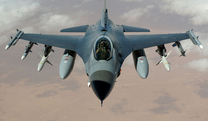 Soubor:F-16 Fighting Falcon.jpg