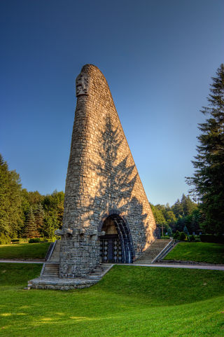 Dukla Pass War Memorial-theodevil.jpg