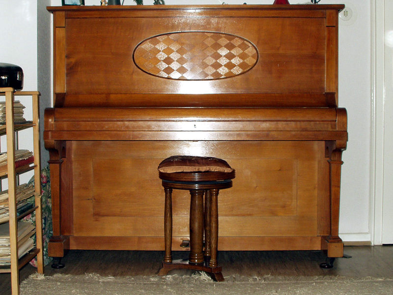 Soubor:Grandma's piano.jpg