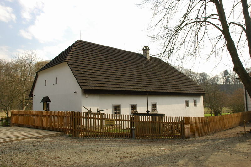 Soubor:Ratiborice - mill.jpg