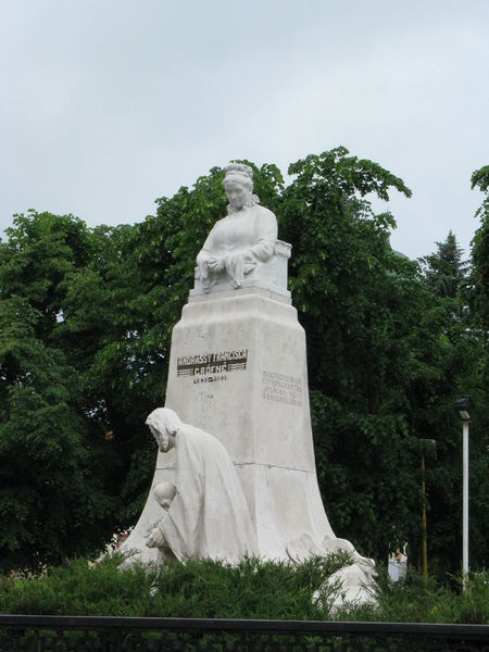 Soubor:Rožňava Františka Andrássy monument.jpg