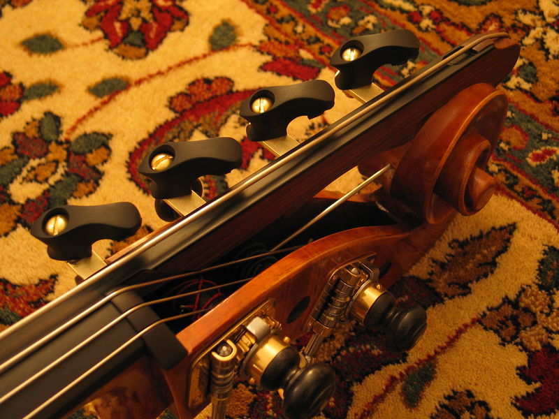 Soubor:Double bass C extension.jpg