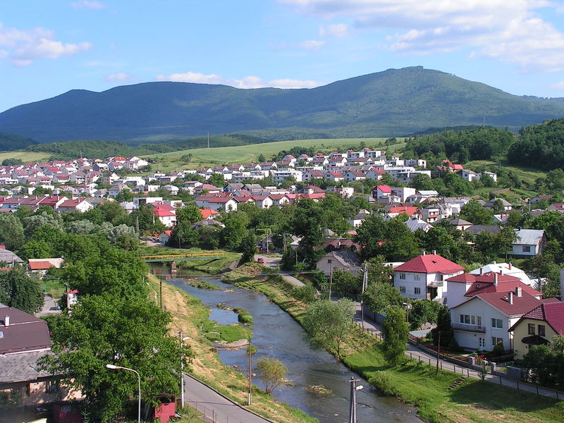 Soubor:Snina.panorama.2.JPG