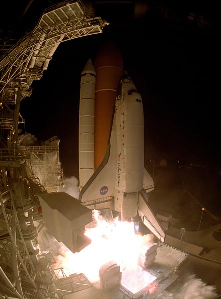 Soubor:STS-116 Launch (KSC-06PD-2768).jpg