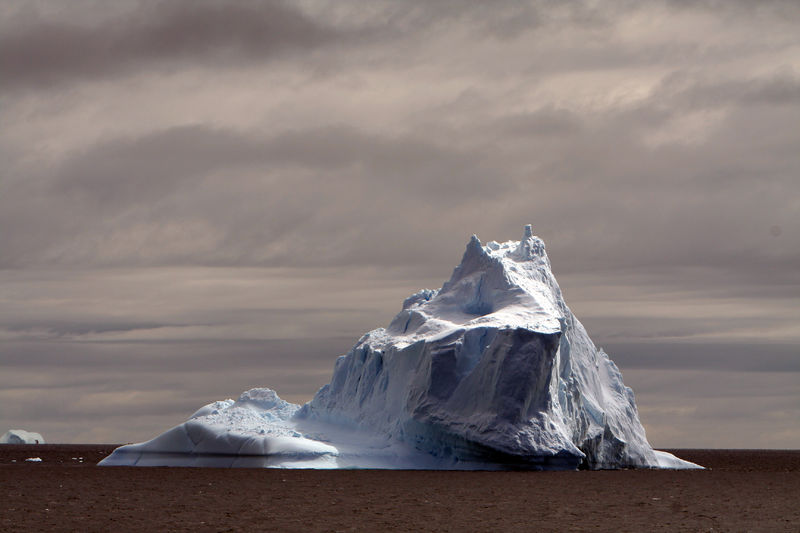 Soubor:Iceberg Antarctica.jpg