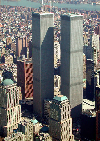 Soubor:Wtc arial march2001.jpg