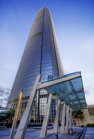 IFC 2, the Tallest Buiding in Hong Kong.jpg