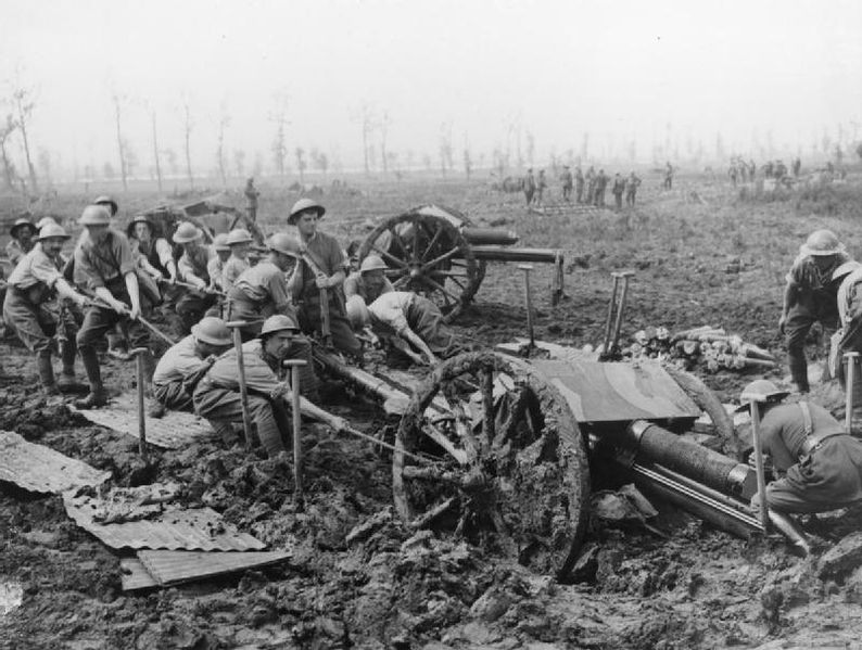 Soubor:18pdrInMudZillebeke9August1917.jpg