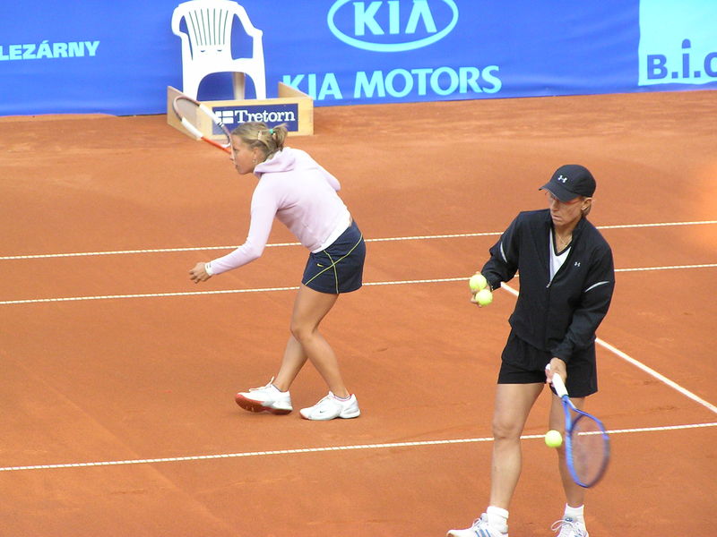 Soubor:MNavratilova-BStrycova-ECM-2006-12.jpg